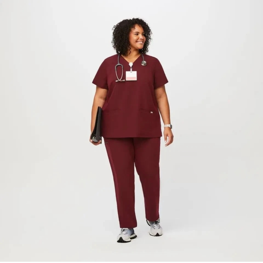 NEW FIGS Yola Pants & Casma Pocket Top Scrub Set